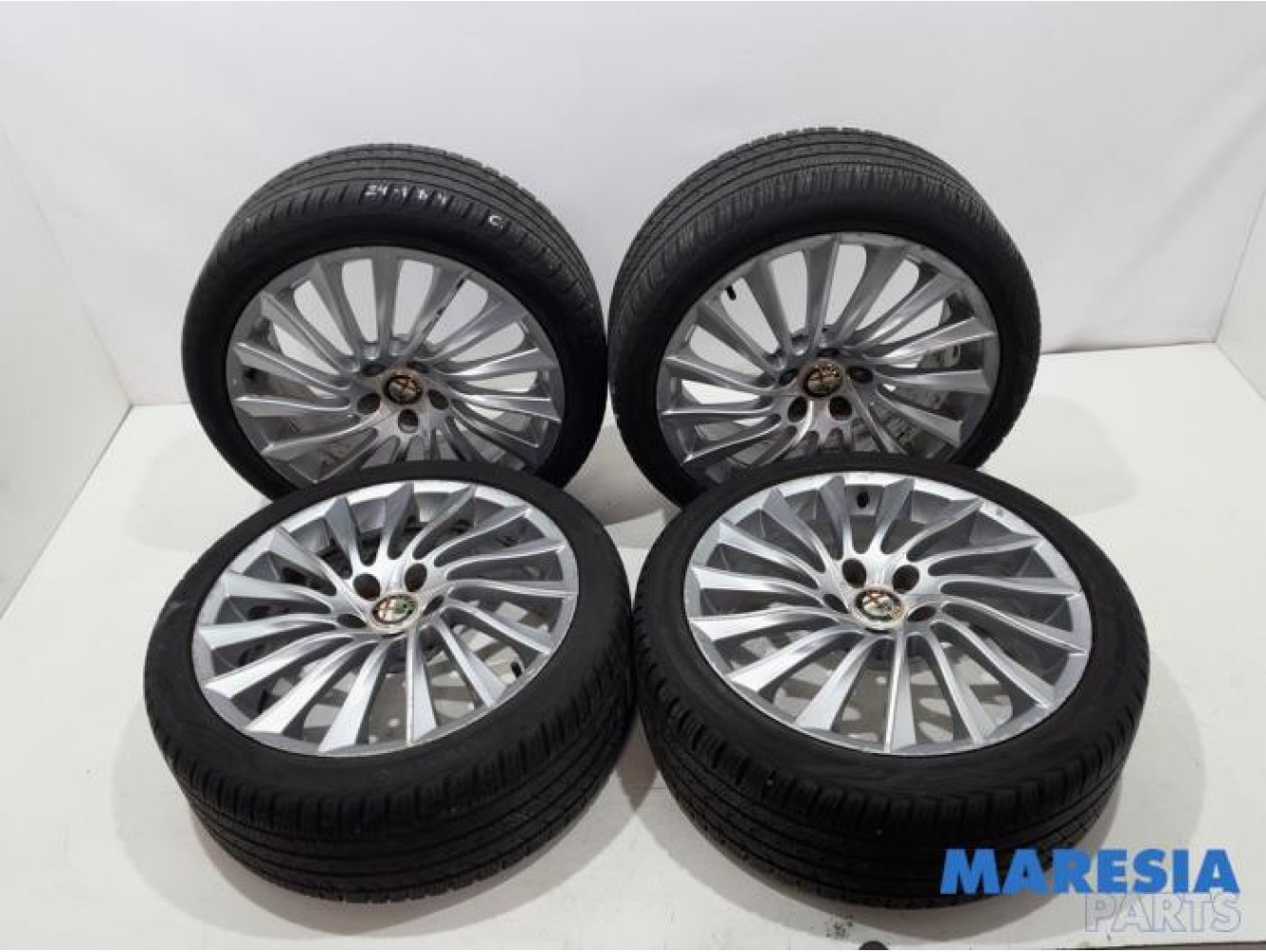Alfa Romeo - Giulietta - Sportvelgenset + banden