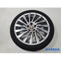 Alfa Romeo - Giulietta - Sportvelgenset + banden