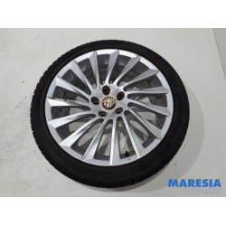 Alfa Romeo - Giulietta - Sportvelgenset + banden