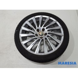 Alfa Romeo - Giulietta - Sportvelgenset + banden