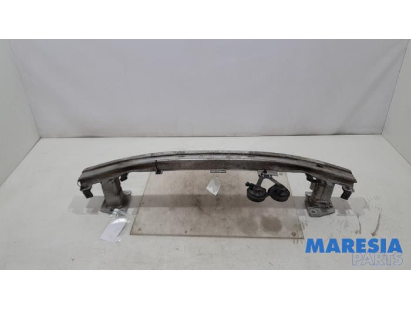 Renault - Megane - Front bumper frame