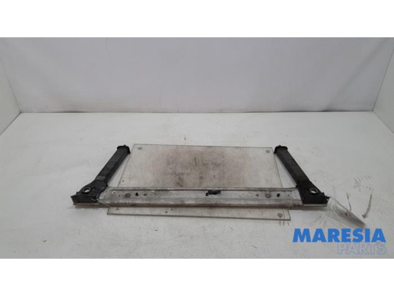 Renault - Megane - Radiatorbalken
