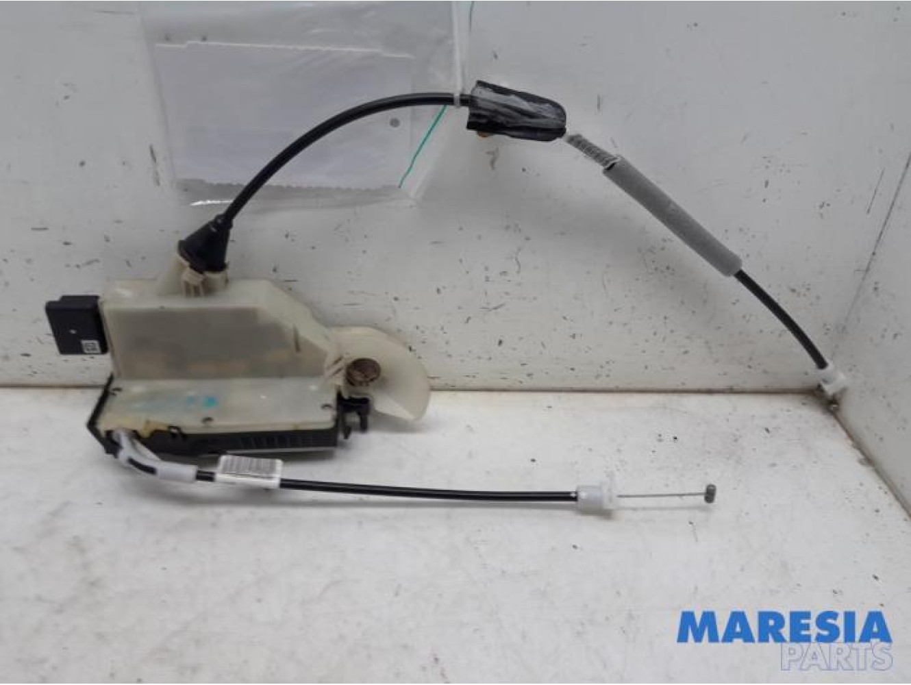 Peugeot - 208 - Door lock mechanism 4-door, front left