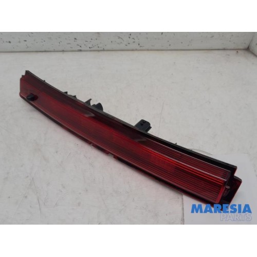Renault - Captur - Third brake light