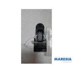 Peugeot - 208 - Multi-functional window switch