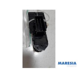 Peugeot - 208 - Multi-functional window switch