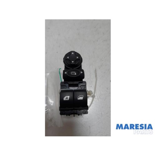 Peugeot - 208 - Multi-functional window switch
