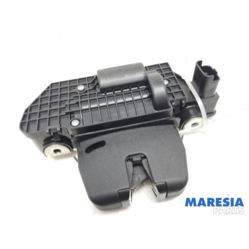 Peugeot - 208 - Tailgate lock mechanism