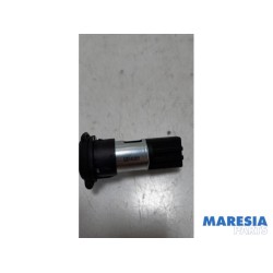 Peugeot - 208 - 12 volt connection
