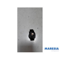 Peugeot - 208 - 12 volt connection