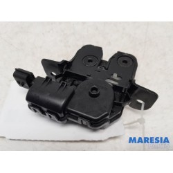 Renault - Captur - Tailgate lock mechanism