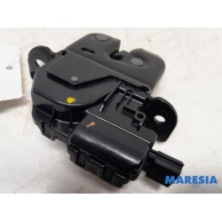 Renault - Captur - Tailgate lock mechanism