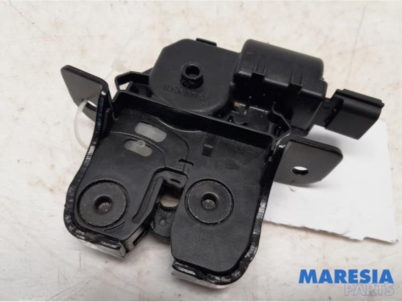 Renault - Captur - Tailgate lock mechanism