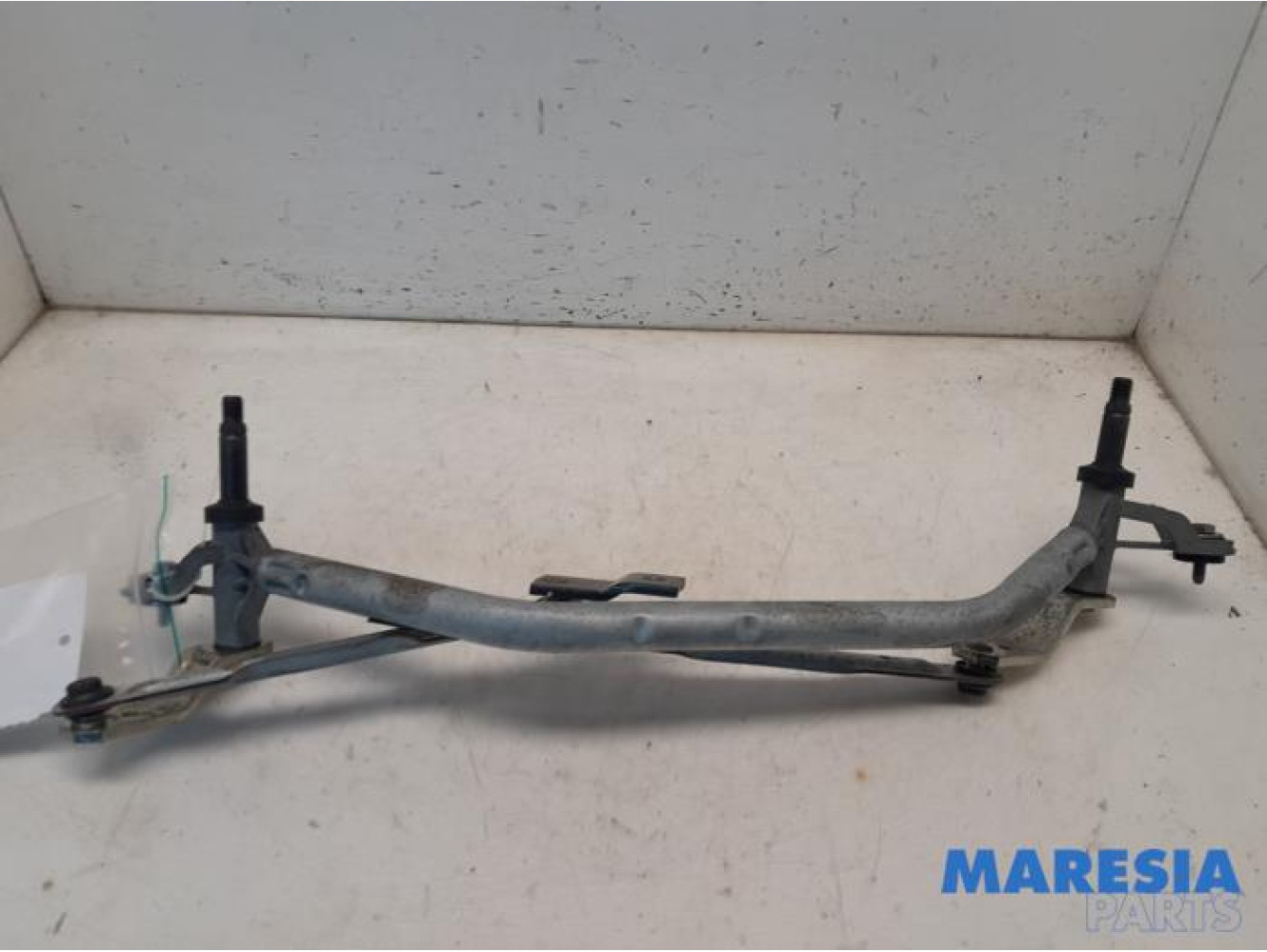 Peugeot - 208 - Wiper mechanism