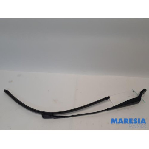 Peugeot - 208 - Front wiper arm