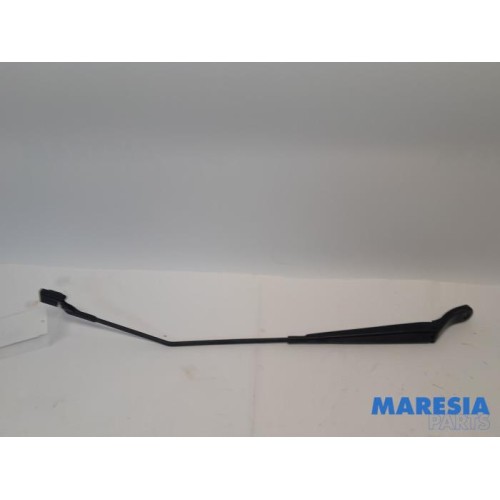 Peugeot - 208 - Front wiper arm