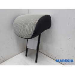 Renault - Captur - Headrest