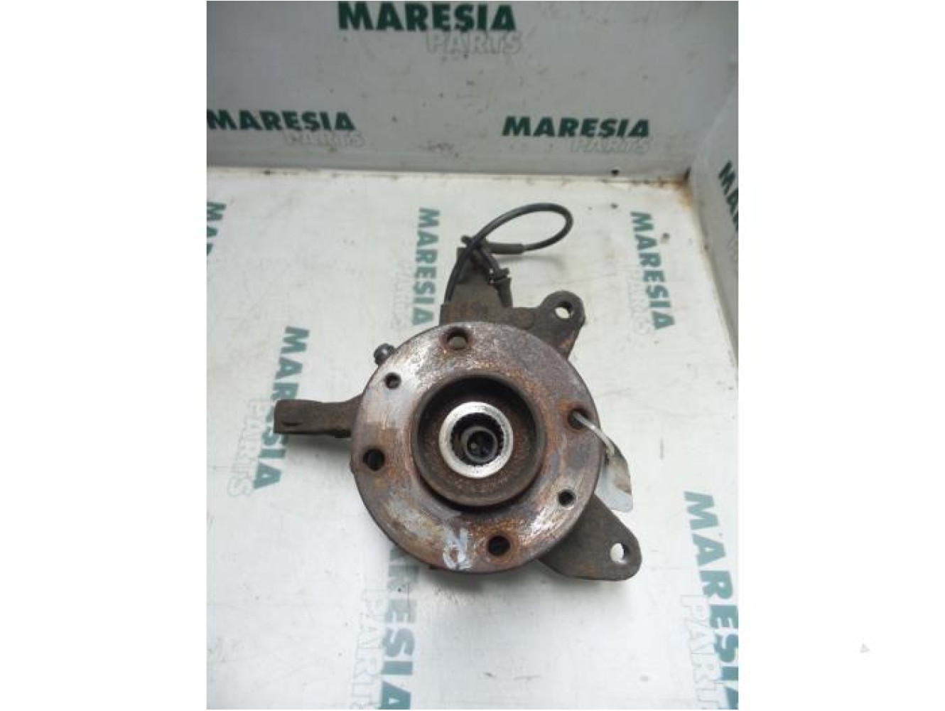 Renault - Megane Scenic - Knuckle, front right