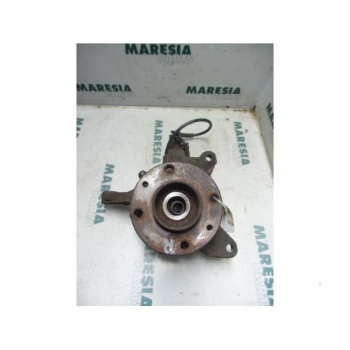 Renault - Megane Scenic - Knuckle, front right
