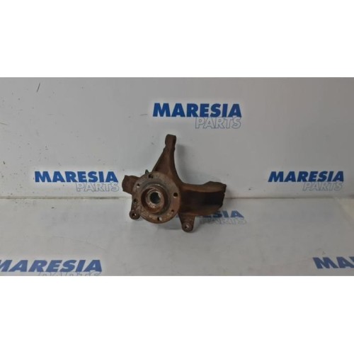 Renault - Megane Scenic - Knuckle, front right
