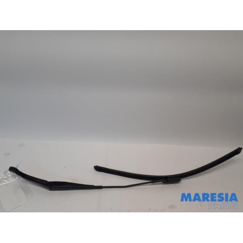 Alfa Romeo - Giulietta - Front wiper arm