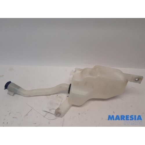 Alfa Romeo - Giulietta - Front windscreen washer reservoir