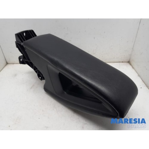Citroen - C4 Cactus - Armrest