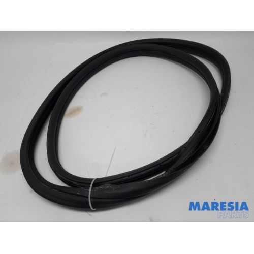 Lancia - Delta - Front door seal 4-door, left