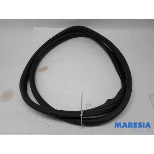 Lancia - Delta - Front door seal 4-door, right