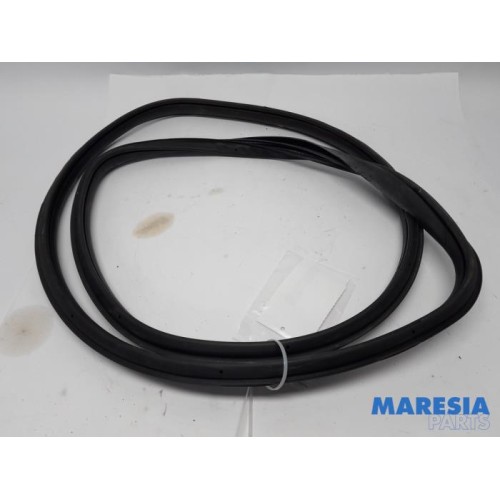 Alfa Romeo - Giulietta - Rear door seal 4-door, right