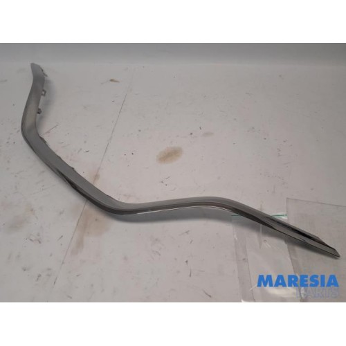 Renault - Captur - Cadre de calandre