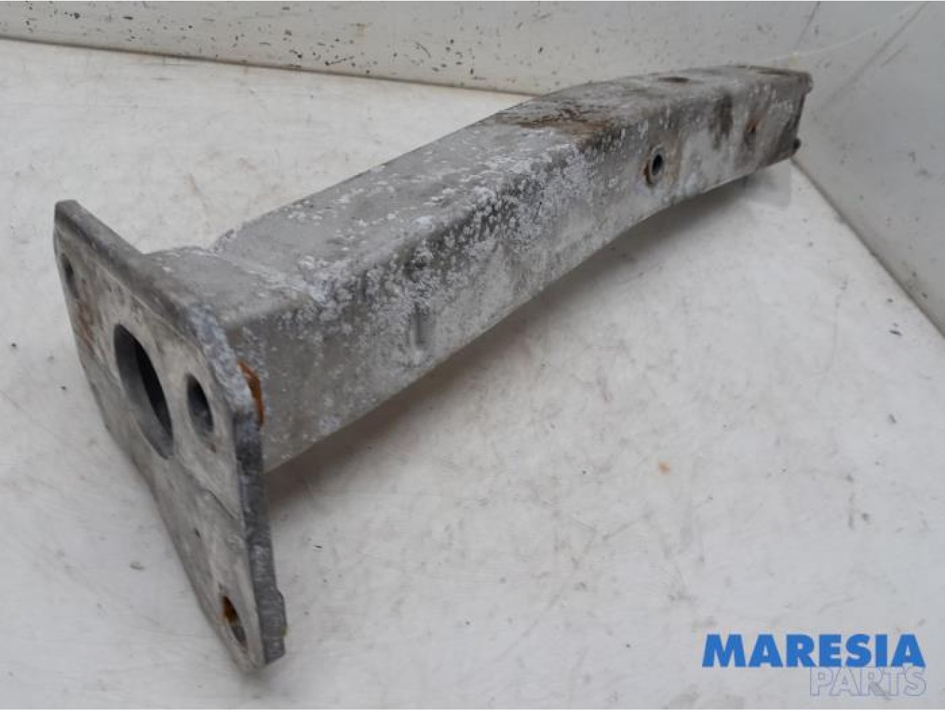 Alfa Romeo - Giulietta - Front wishbone support, right