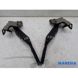 Alfa Romeo - Giulietta - Bonnet Hinge