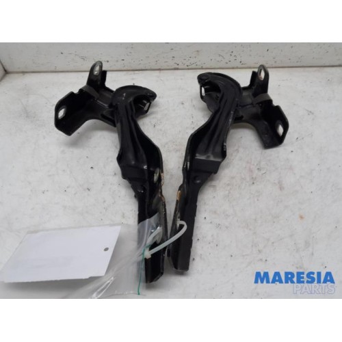 Alfa Romeo - Giulietta - Bonnet Hinge