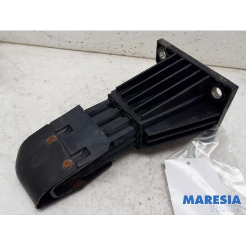 Alfa Romeo - Giulietta - Front bumper bracket, right