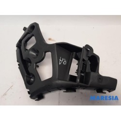 Renault - Captur - Rear bumper bracket central
