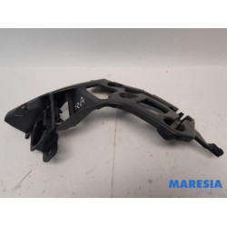 Renault - Captur - Rear bumper bracket central