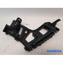 Renault - Captur - Rear bumper bracket central