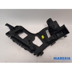 Renault - Captur - Rear bumper bracket central