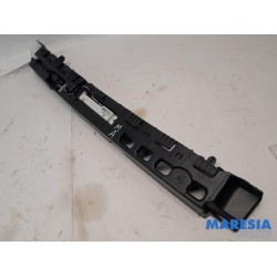 Renault - Captur - Rear bumper bracket central