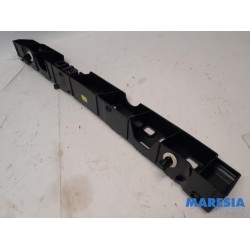 Renault - Captur - Rear bumper bracket central