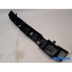 Renault - Captur - Rear bumper bracket central