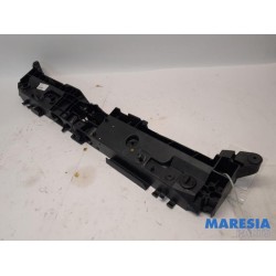 Renault - Captur - Lock plate
