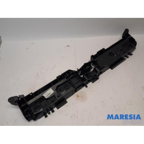 Renault - Captur - Lock plate