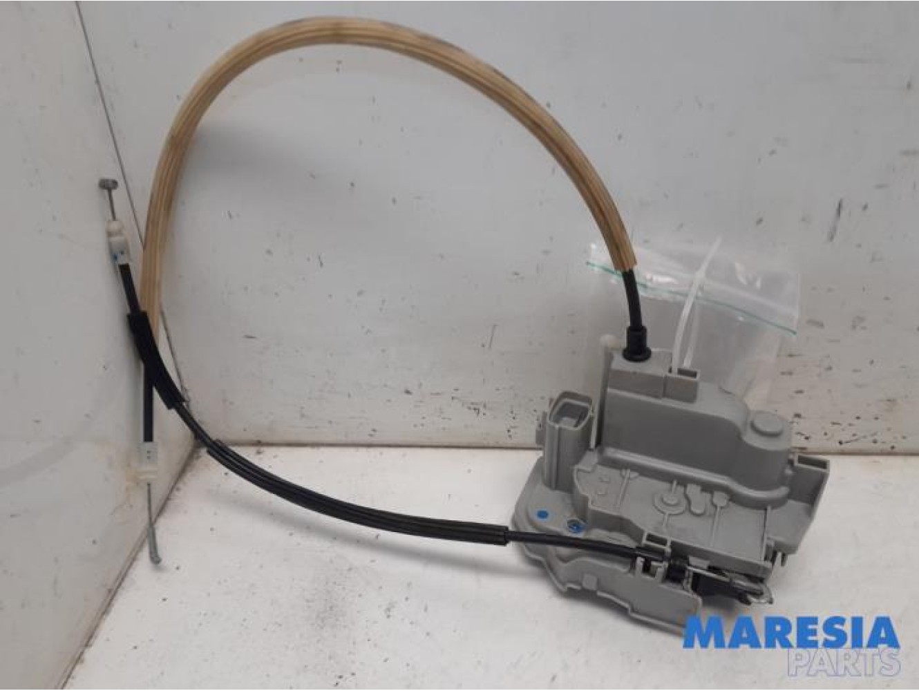 Lancia - Delta - Front door lock mechanism 4-door, right