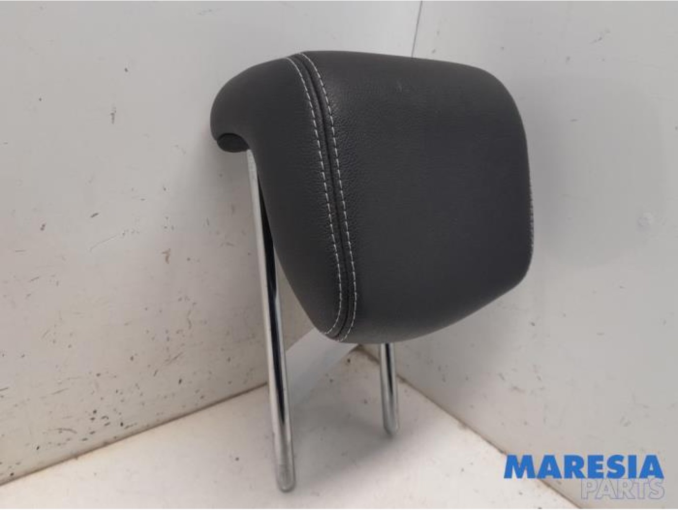 Renault - Megane - Headrest