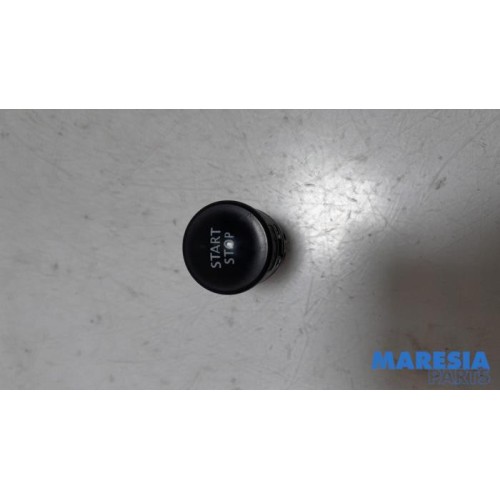 Renault - Megane - Start/stop switch