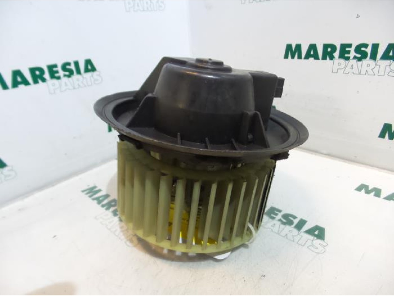 Alfa Romeo - 145/146 - Heating and ventilation fan motor