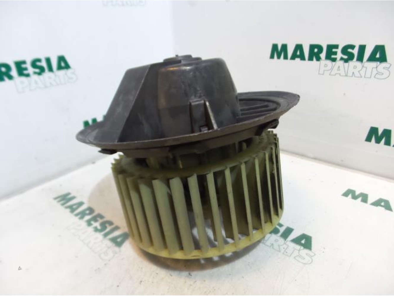 Alfa Romeo - 145/146 - Heating and ventilation fan motor