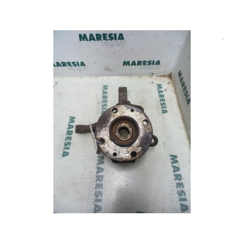 Renault - Kangoo - Knuckle, front right